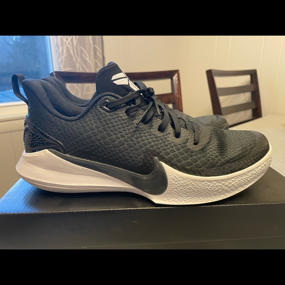 Nike Mamba Focus Black & White M10/W11.5
